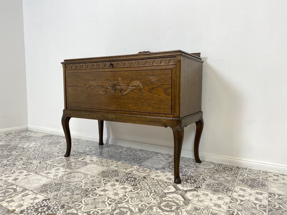 WMK Wunderschöne und sehr gut erhaltene schwedische Jugendstil Anrichte aus vollem Eichenholz mit Schubladen # Kommode Wäschekommode Schrank Sideboard Flurkommode Flurschrank Konsole Antik Vintage in Berlin