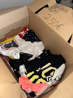 Großer Karton mit T-Shirts Sachsen-Anhalt - Zeitz Vorschau