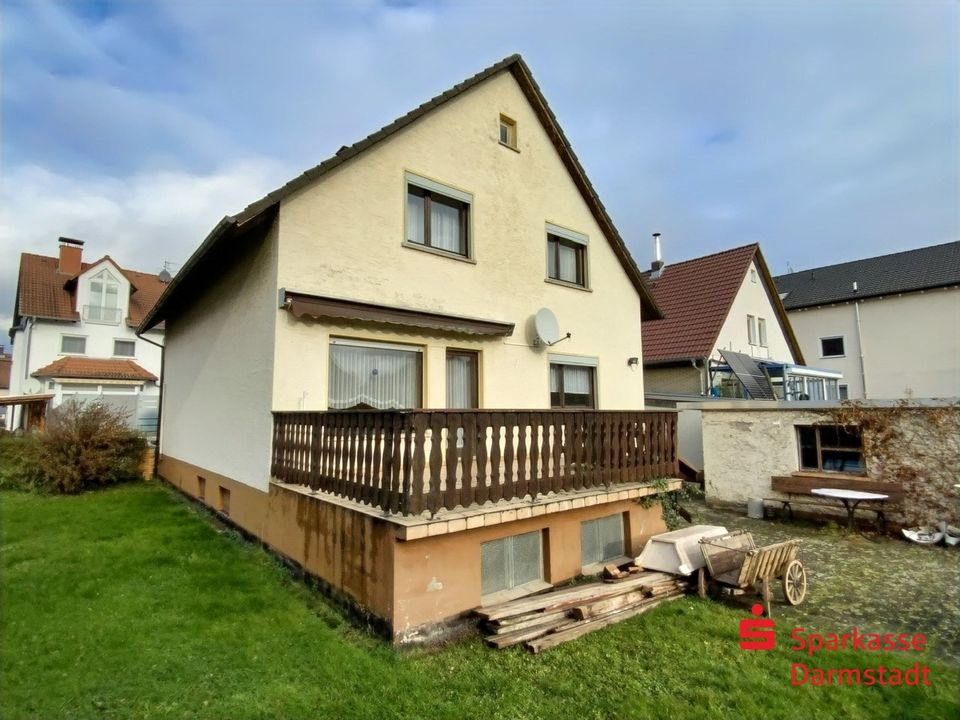 Freistehendes Einfamilienhaus mit großem Garten in beliebter Wohnlage in Roßdorf