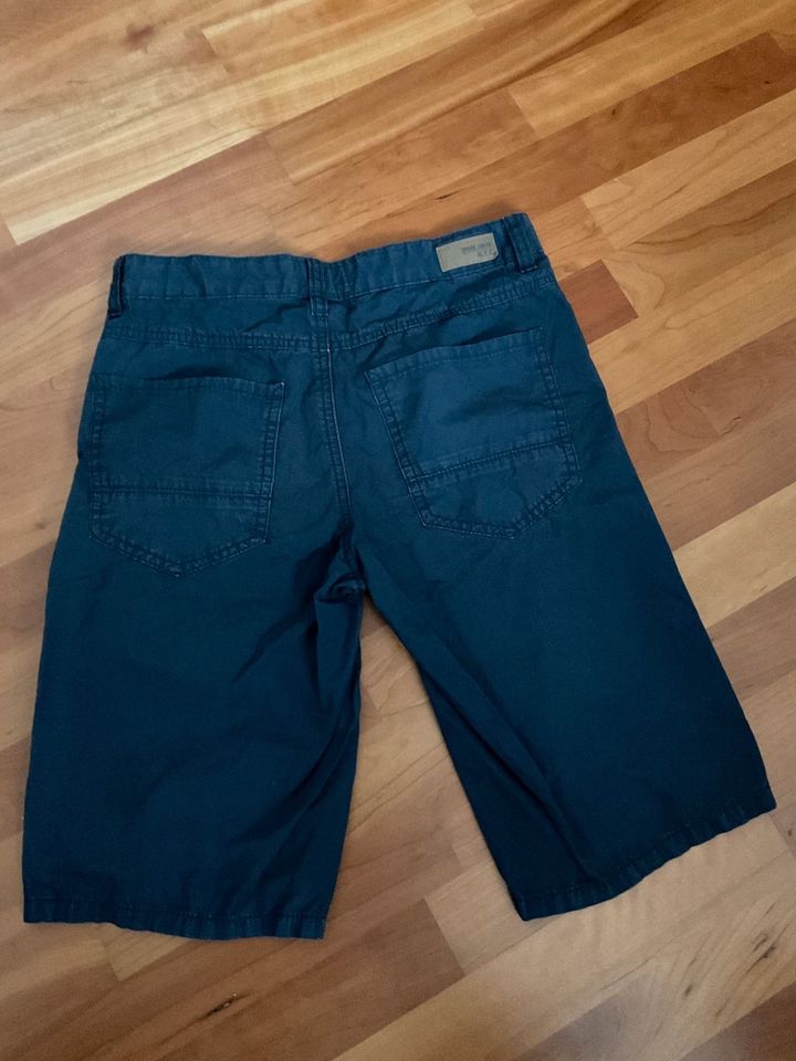 Bermuda Shorts Gr. 152 Blau Innenbundverstellung in Oberderdingen