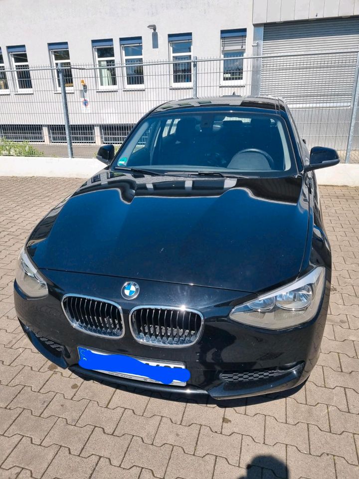 BMW 118i schwarz TÜV bis 08/2025 in Hainburg