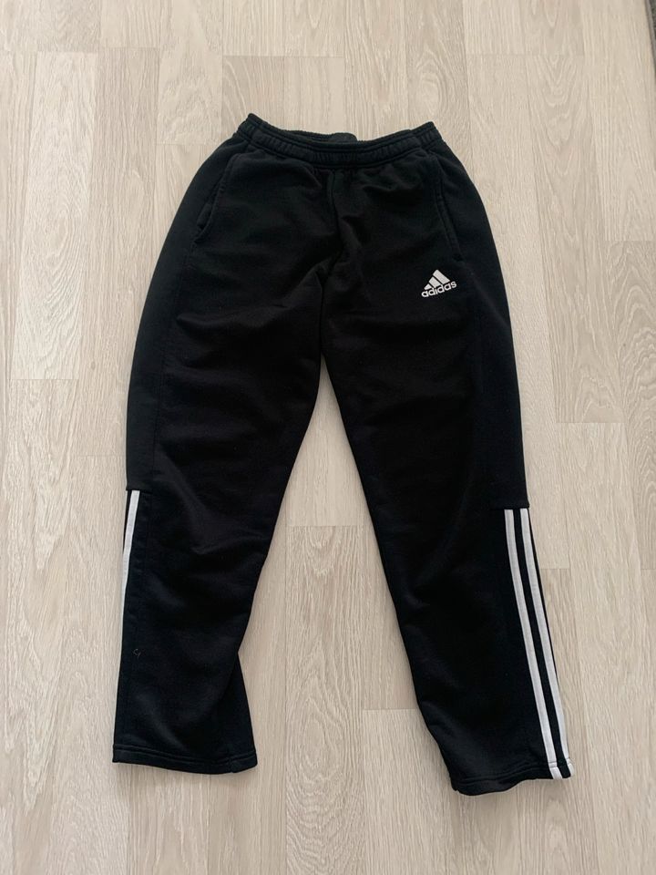 Adidas Jungs/Herren Jogginghose M in Hamburg