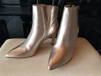 ESPRIT Stiefeletten, Farbe Gold, Größe 40 Neu !!! Nordrhein-Westfalen - Greven Vorschau