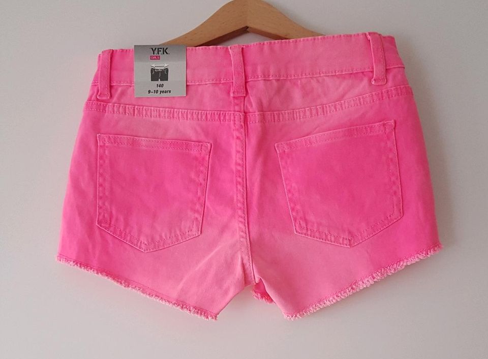 Short kurze Hose pink nagelneu 140 in Friedberg