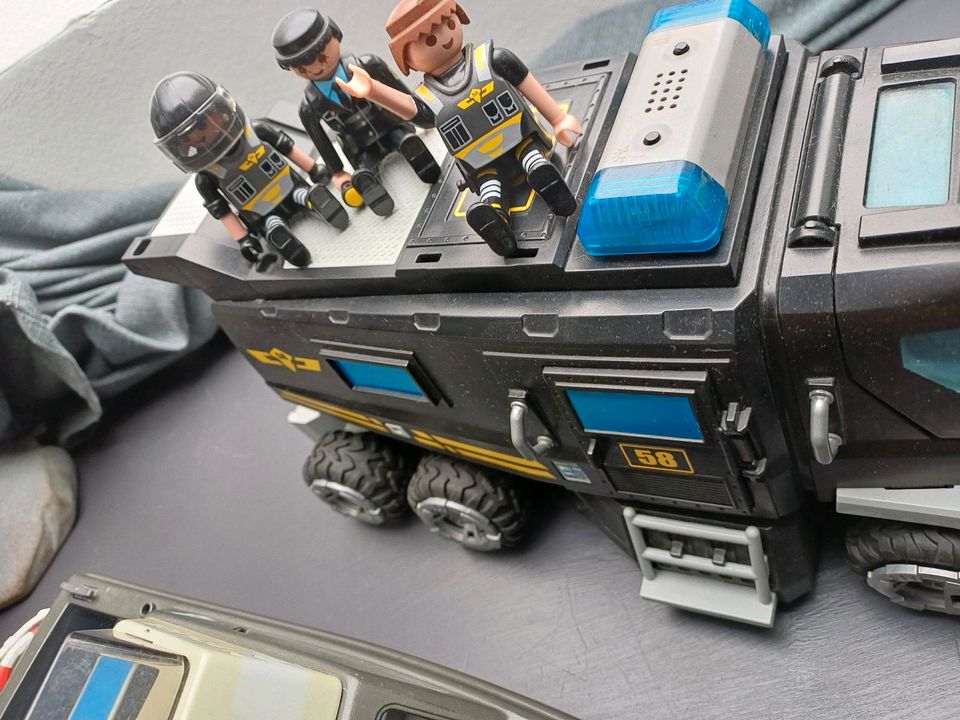 Playmobil Polizei in Schlangen