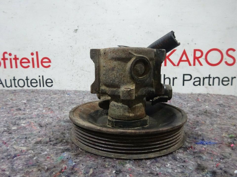 VW T4 7D LT 2,5 Diesel Servopumpe Pumpe Servo 074121031 in Bruchsal