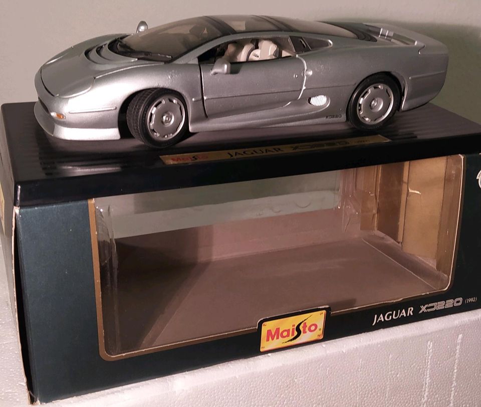 Modell Auto Jaguar XJ 220 ( 1992 ) Maßstab 1/18 Maisto in Dresden