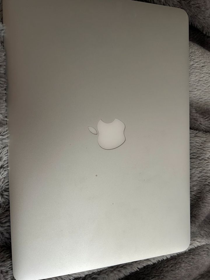 Macbook Air Mitte 2011 in Waren (Müritz)