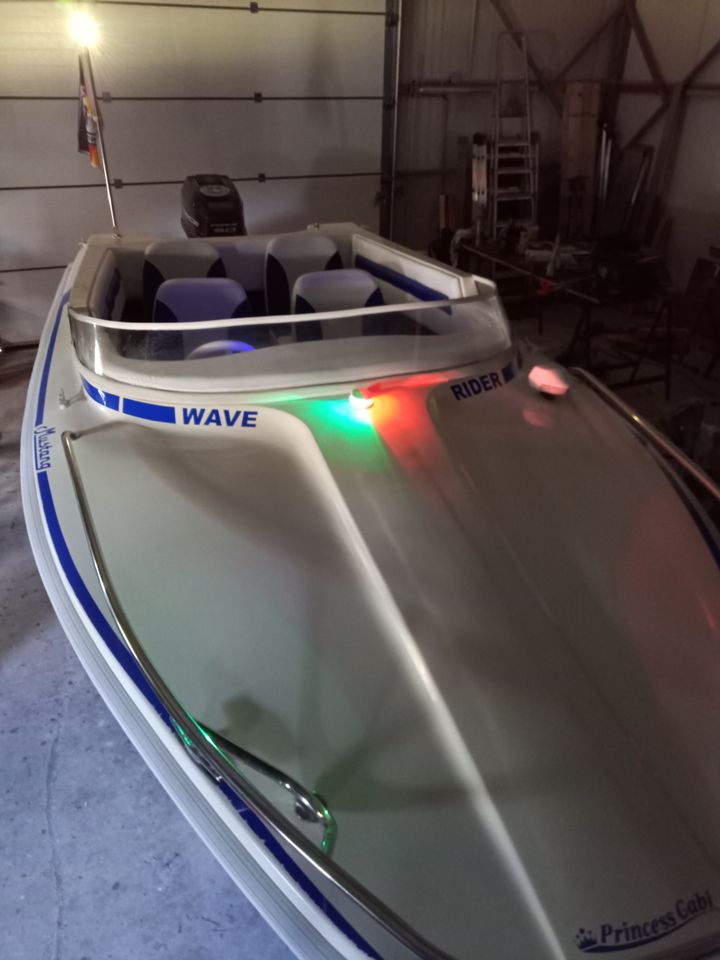 Motorboot, Sportboot Wave Rider Mustang mit 50 PS Motor in Pretzien