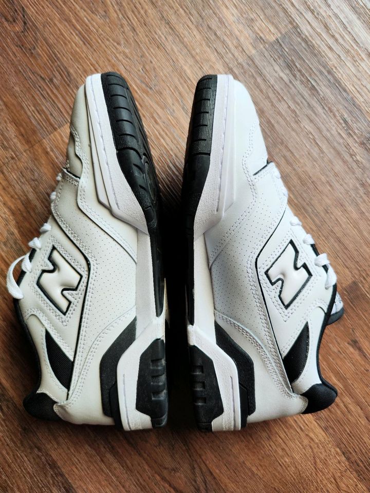 New Balance 550 Sneaker, weiß, schwarz, Größe 42 in Schwarzenbruck