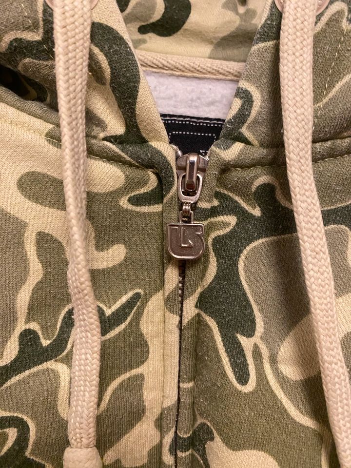 Burton  Snowboards Zip Hoodie Gr. L camouflage in München