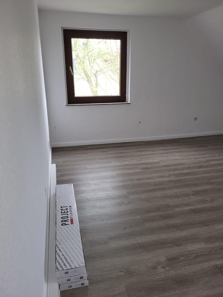 Frisch renovierte 3-Zimmer Dachgeschosswohnung in Misburg! in Hannover