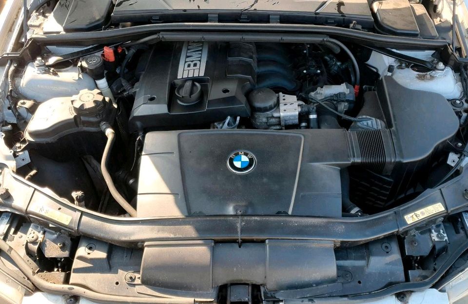 E91 BMW 318i Touring M-Paket + ALU + PDC + TEMP + KLIMA +SZHZG in Saarburg