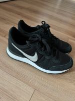 Schwarze Nike Sneaker Größe 38 Essen - Essen-Frintrop Vorschau