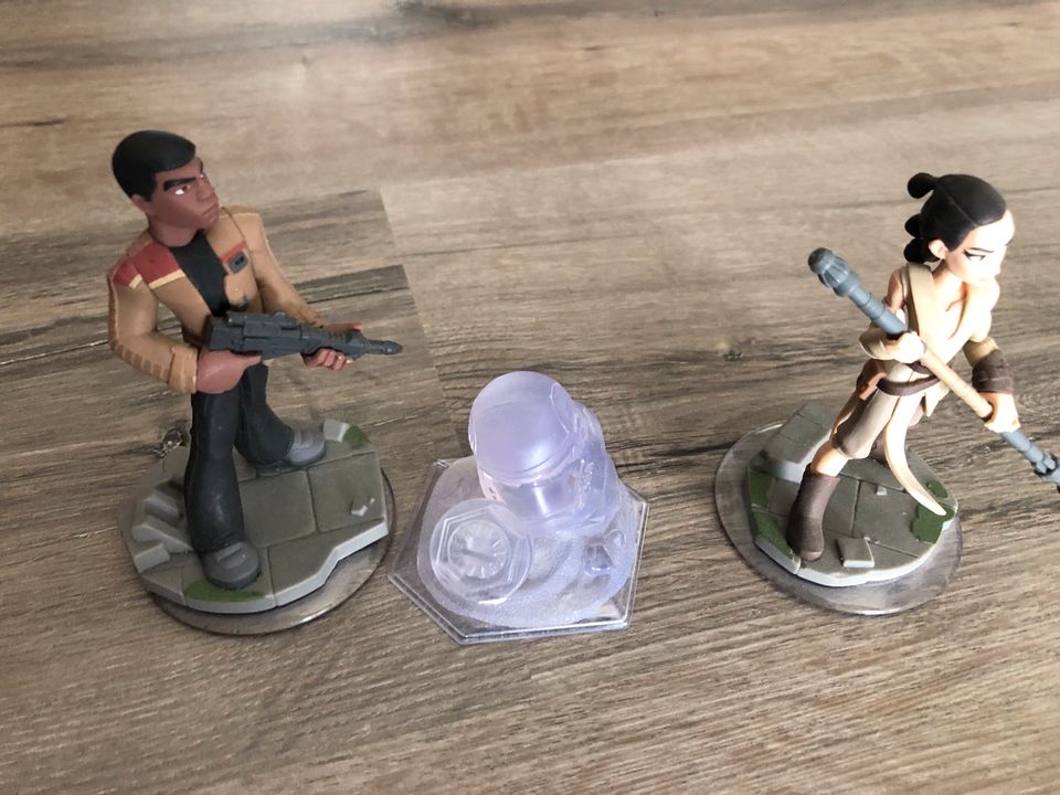 Disney infinity ps4 mit , 3 Figuren Sets . in Wirsberg