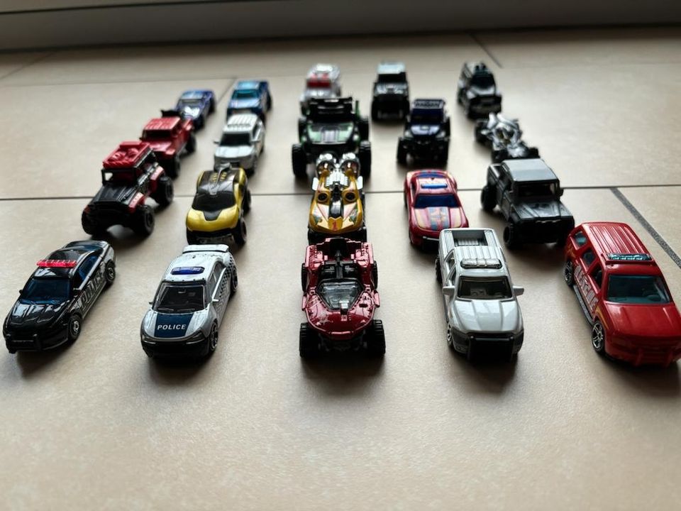 Spielzeug Autos 20 stk in Köln