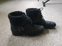 Schwarz Stiefelette Schnürstiefelette Riemen Schnalle Boots Niedersachsen - Burgdorf Vorschau