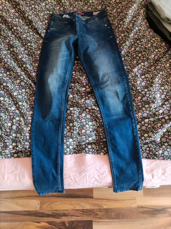 Vingino Jeans Gr 158, neuwertig in Schiffdorf