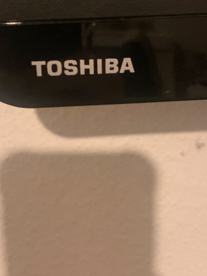 TOSHIBA Flachbild TV - 80cm Diagonale 31.5 Zoll in Bingen