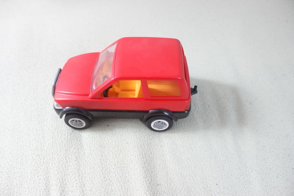 2x Playmobil Spielzeugauto: rot und gelbes Auto + Figuren + Tiere in Regensburg