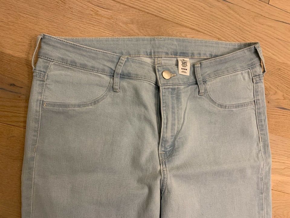 H&M Skinny Ankle regular Waist Gr.32 hellblau *NEU* in Drage