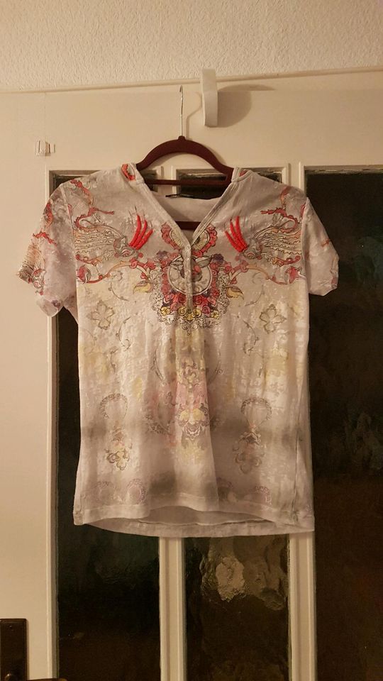 Neuw.Bluse,Shirt mit Kapuze, sexy,gr.S in weiß, farbig! in Augsburg