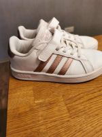 Adidas Mädchenschuhe in 29 Niedersachsen - Großheide Vorschau