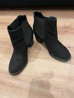 Stiefeletten H&M Wildlederimitat Velourleder boots absatzschuhe Hessen - Lich Vorschau