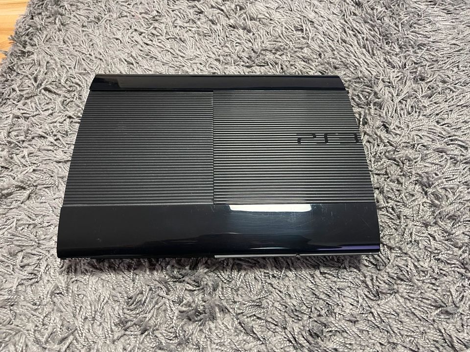 PlayStation 3 Super Slim 500GB mit 11 Spielen und Controller in Roßdorf