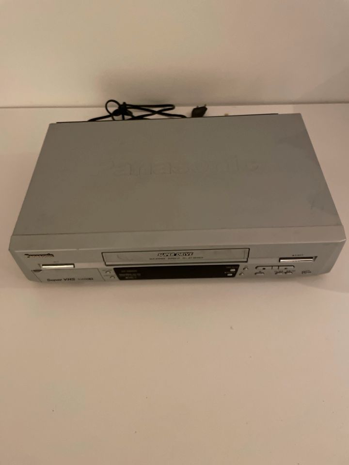 Panasonic Super VHS S- VHSET NV- HS820EG- U in Bergisch Gladbach