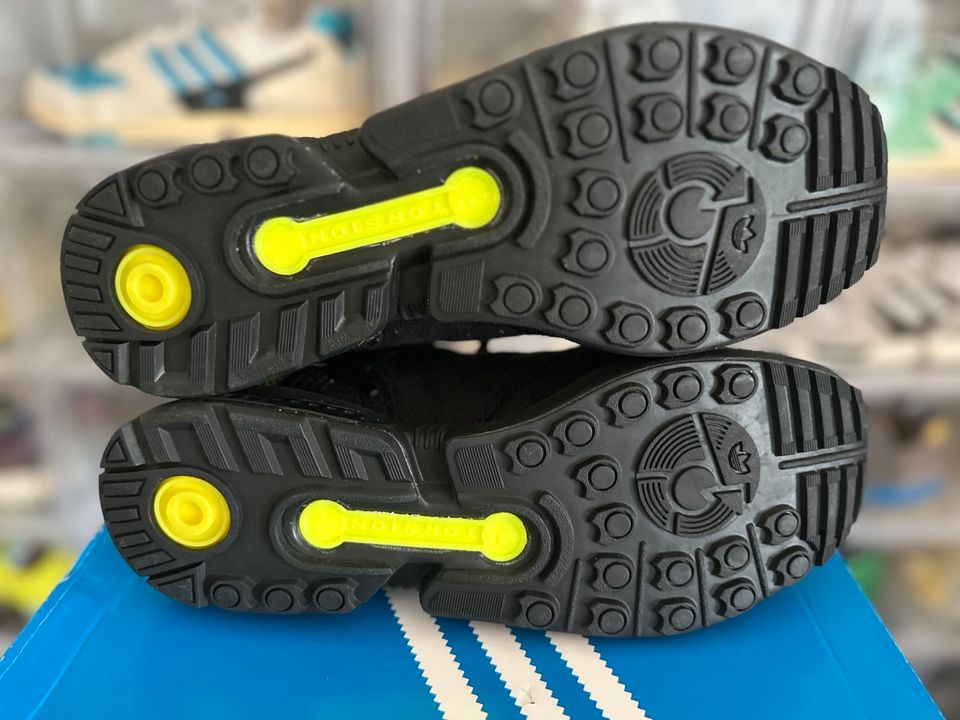 ZX 8000 Core Black Solar Yellow in Neuss