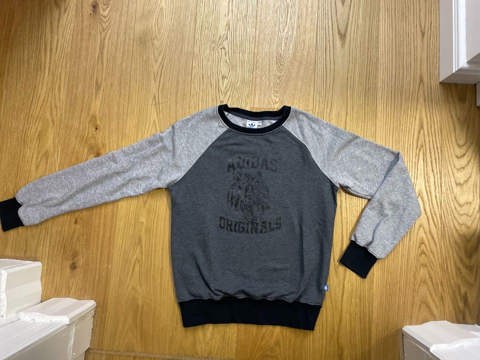 Sweatshirt von adidas Originals, grau mit Print, Gr.S *wie neu* in Hamburg