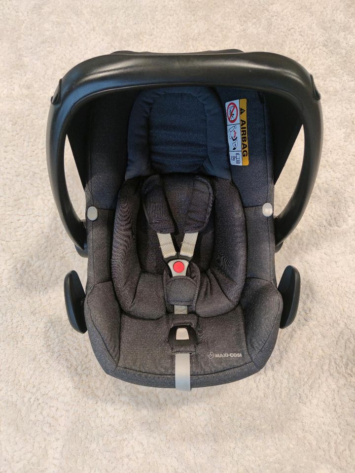 Maxi-Cosi Rock Babyschale, i-Size Babyautositz, Kindersitz in Penzlin