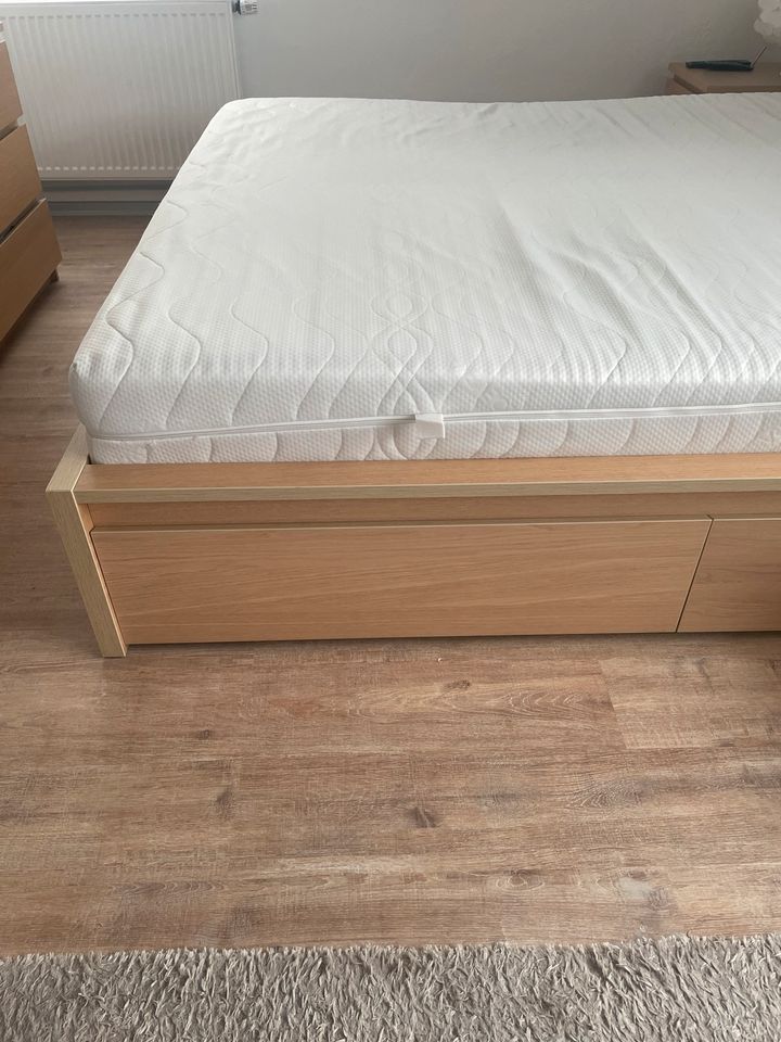 Malm Bett 180x200 IKEA mit 4 Schubkästen,Lattenrost und Matratze in Helmbrechts