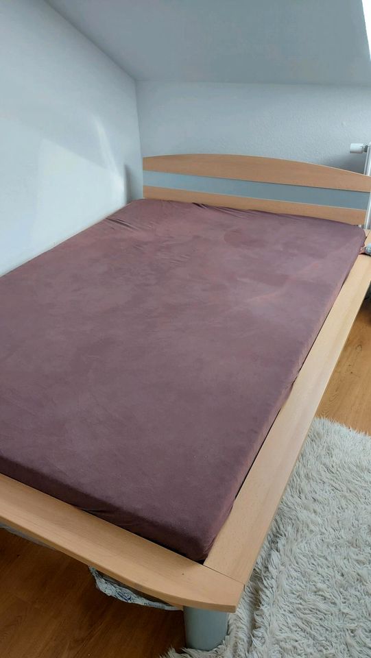 Bett 140x200 Buche mit Rückenteil Jugendbett in Zell unter Aichelberg