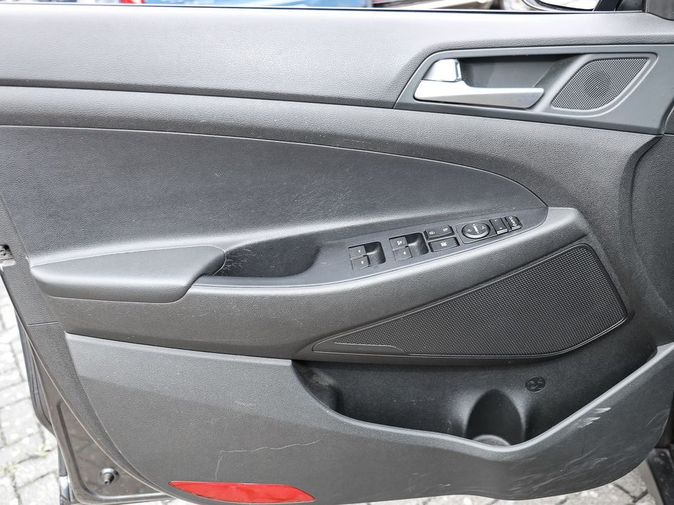 Hyundai TUCSON 4WD 1.6 Allrad Navi El. Heckklappe Mehrzo in Aachen