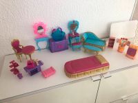 Barbie Möbel Set Bett Couch Waschbecken Schränke Tisch Stuhl usw Baden-Württemberg - Gundelfingen Vorschau