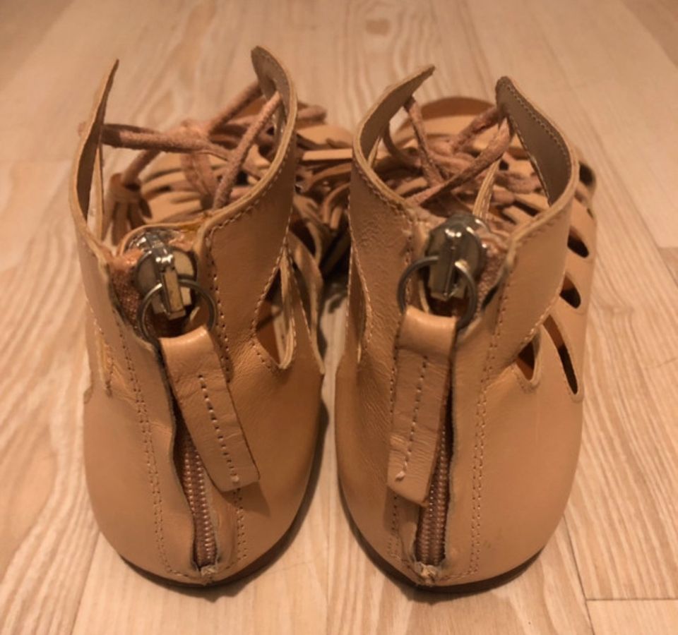 Sandalen Zara 37 Rosé Leder mit Reißverschluss in Köln