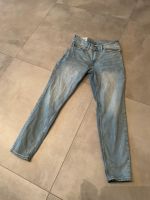 2 Jeans von H&M in Größe 30/32, regular tapered Nordrhein-Westfalen - Oberhausen Vorschau