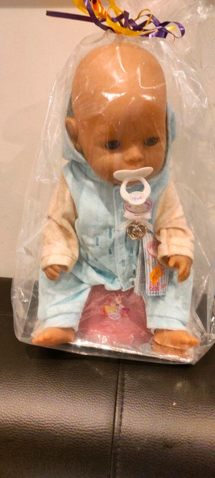 Interaktive Baby Born Puppe 43 cm mit Schnuller in Hamburg