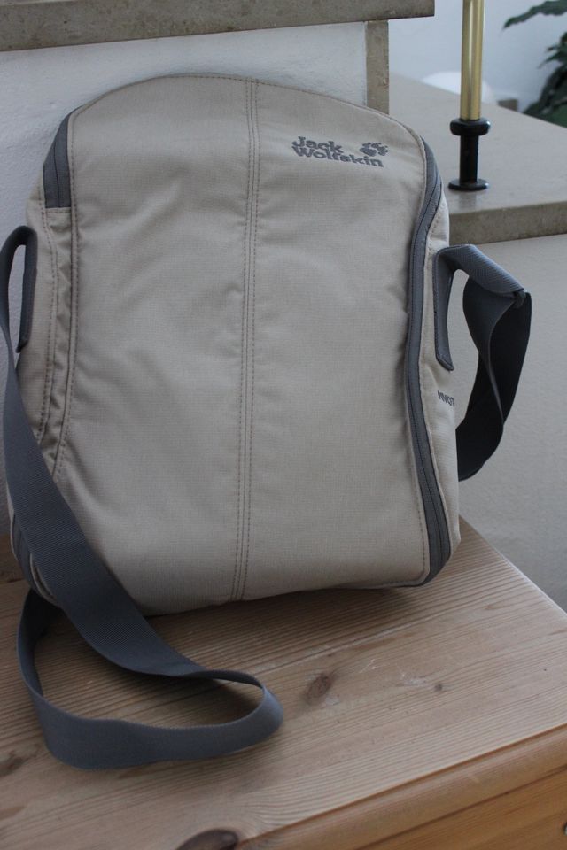 Jack Wolfskin Pivot Umhängetasche Schultertasche Laptoptasche in Erlenbach am Main 