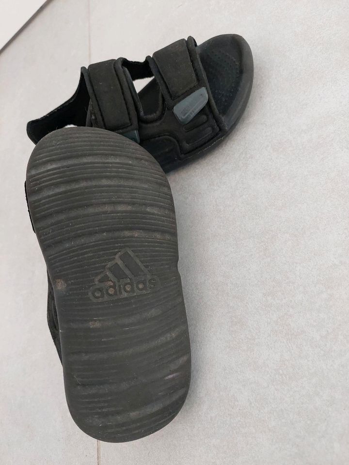 Adidas Sandalen Gr 23 in Kassel