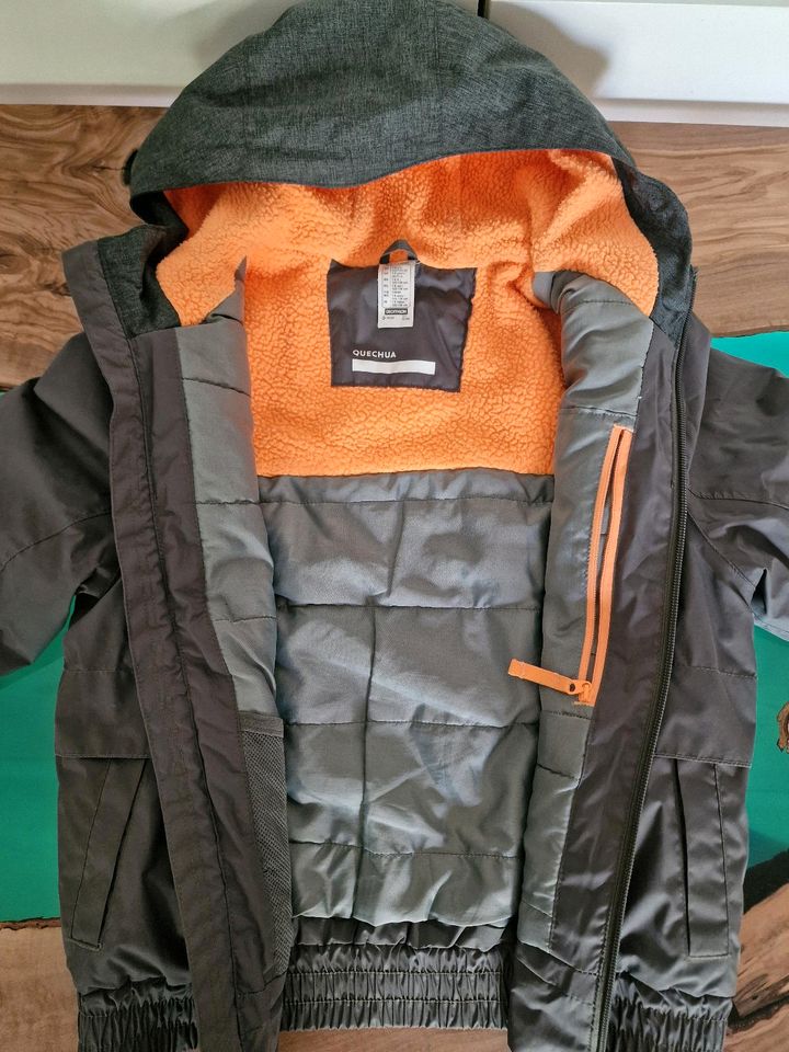 Decathlon- Winterjacke Jubge Gr. 128 in Berlin