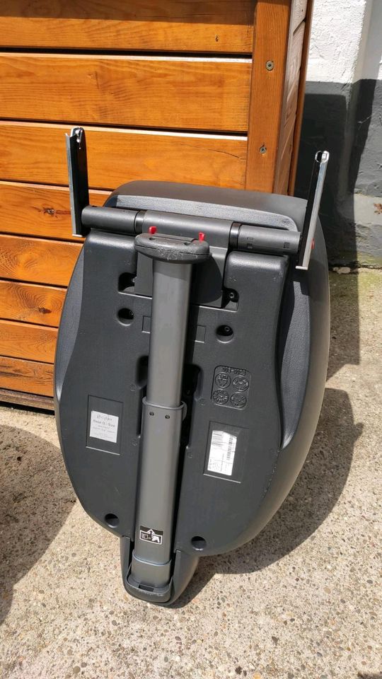 Cybex Babyschale mit Base / Autositz dunkelblau in Oestrich-Winkel