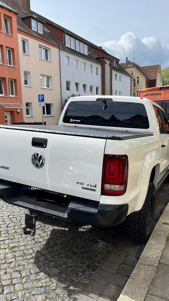 Amarok V6 Dark Label weiß in Hildesheim