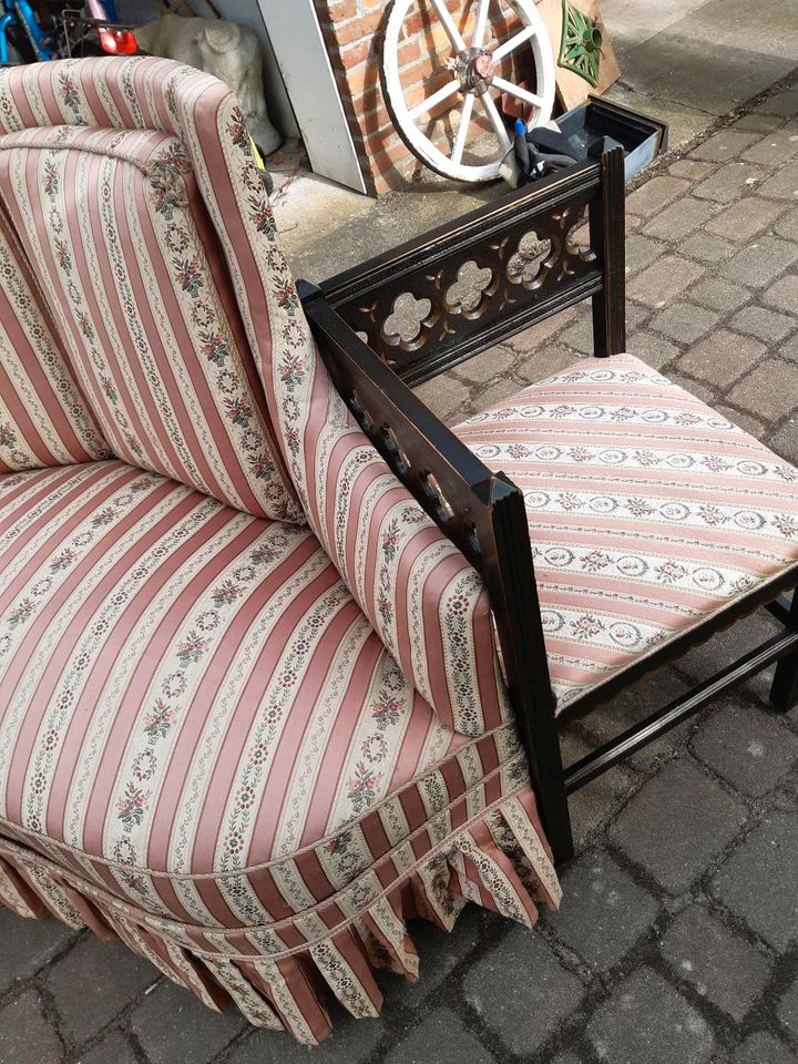 Sofa mit passendem Stuhl in Leck