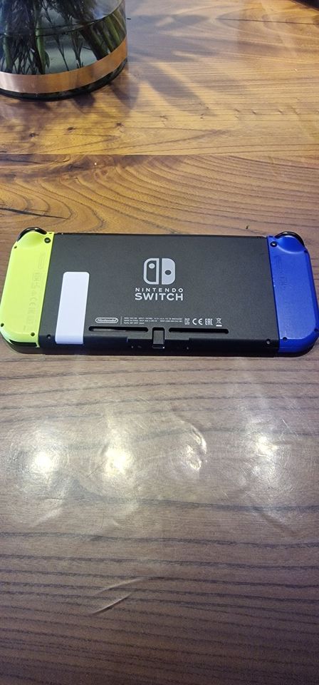 Nintendo Switch Konsole v1 4006xxx mit leichtem Mangel in Hannover