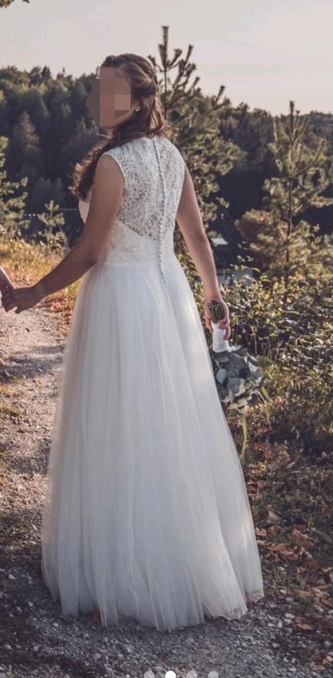 Wunderschönes Brautkleid von Lilly in Hersbruck