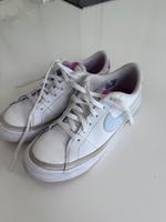 Nike Sneaker weiß Gr.36 Nordrhein-Westfalen - Dorsten Vorschau