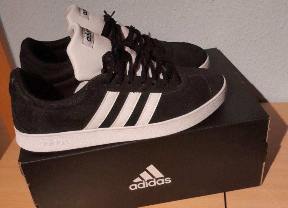 Adidas Sneaker Schuhe in Themar